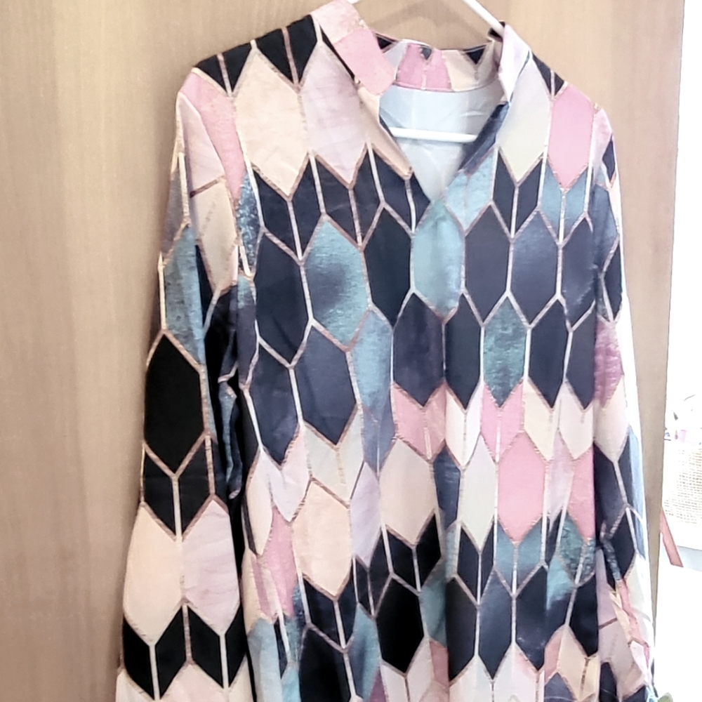 Lightweight LS patterned blouse